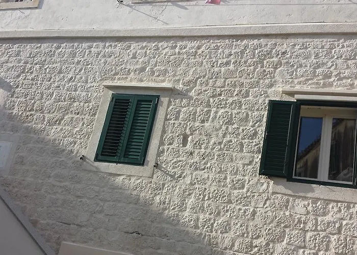 Nina Apartman